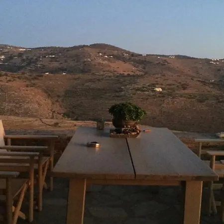 The Hill House In Kea
